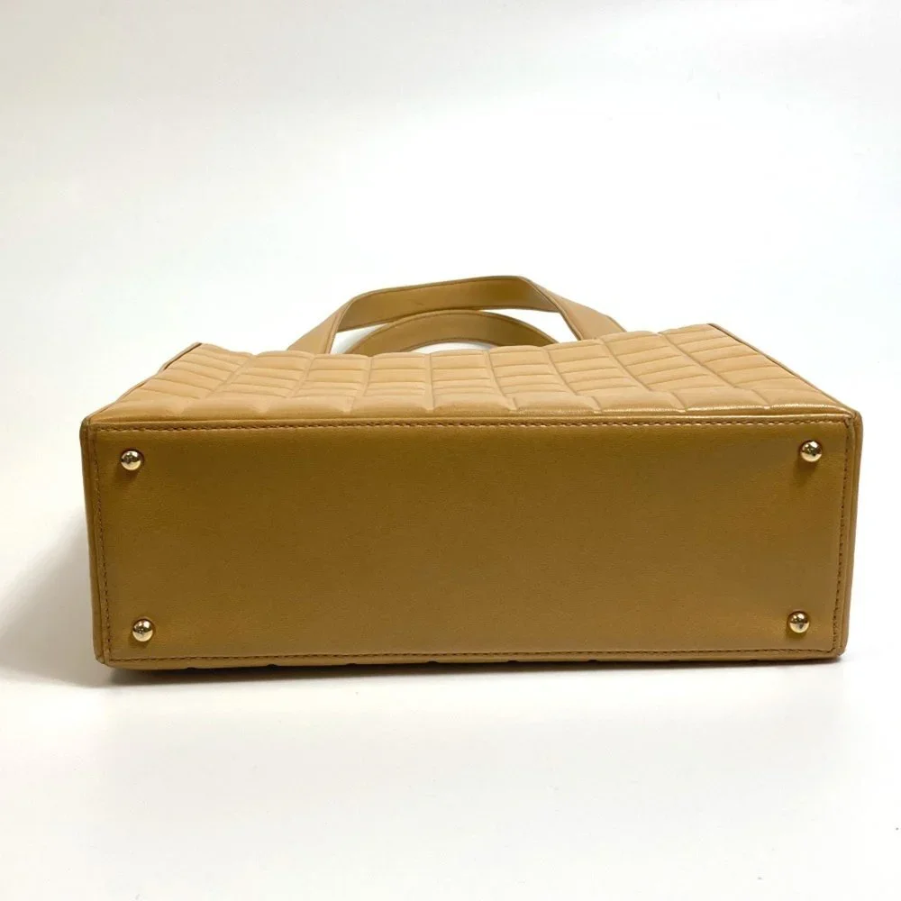 CHANEL Cream Tote Bag - Picture 7 of 16